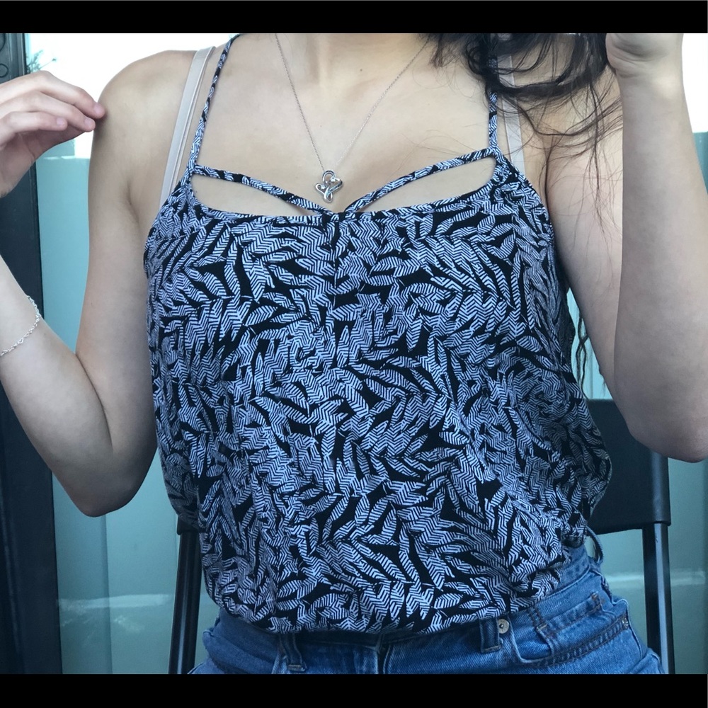 Designed basic tank top - Picture 3 of 3